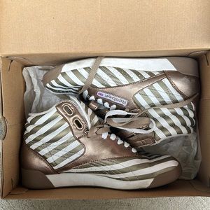 Rebook classic white high tops / bronze stripes - 6 1/2